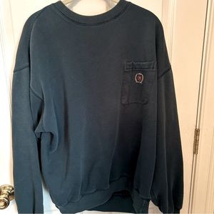 Tommy Hilfiger vintage pullover sweatshirt.